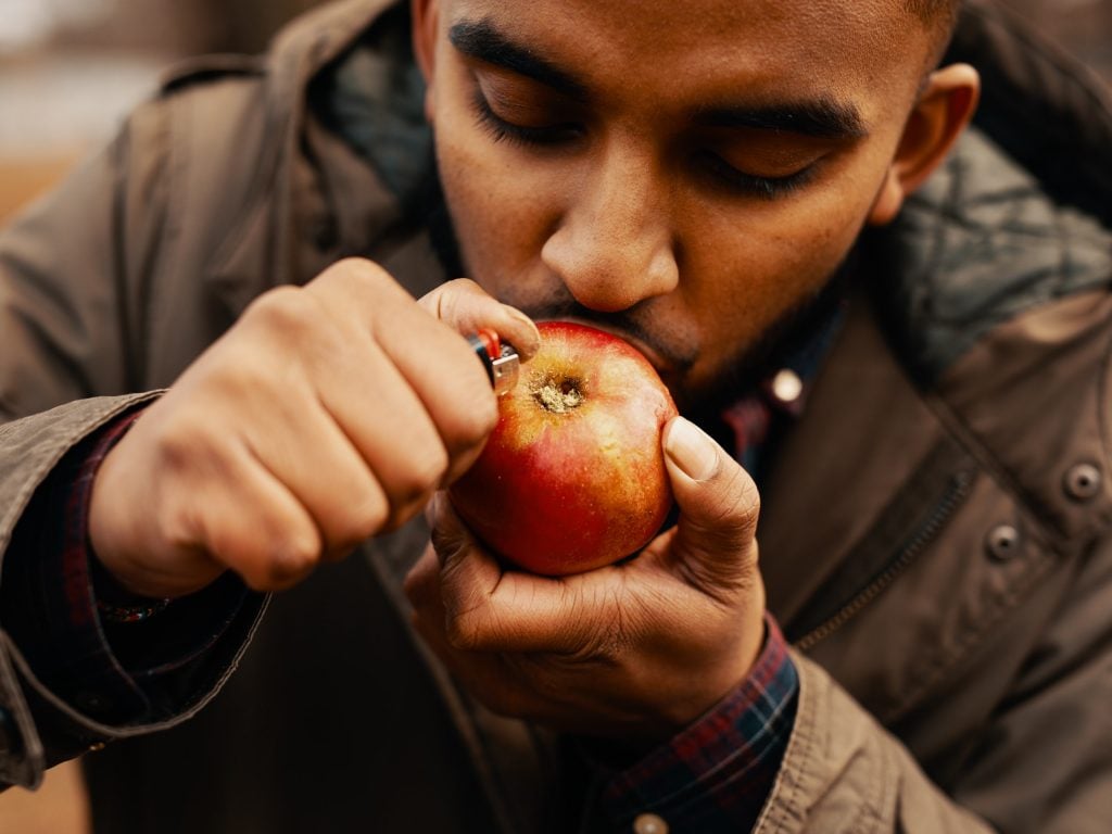How to Smoke Out of an Apple