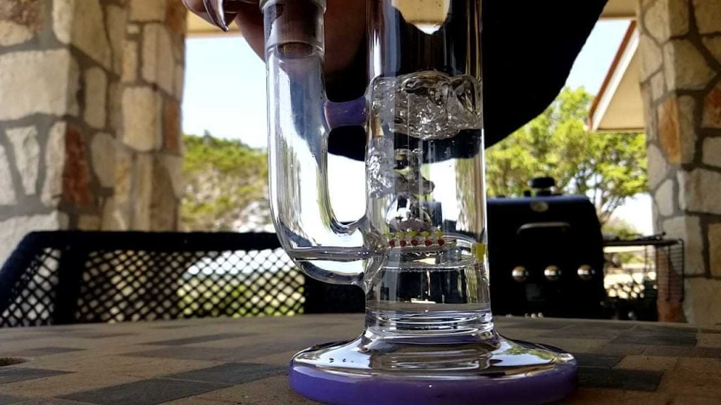 How Much Water to Put in a Bong